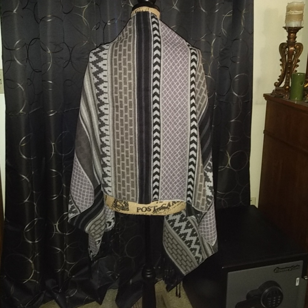 💰Poncho - Picture 3 of 5
